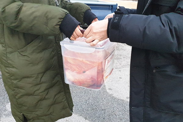 결연후원사업_후원물품 전달